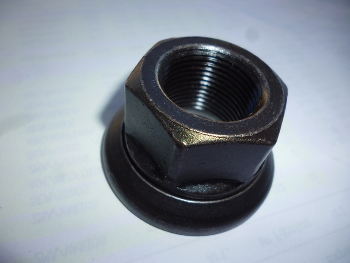 Tuerca alta rueda c/capuchon 22mm (dado 32) altura 27mm para eje - Imagen principal