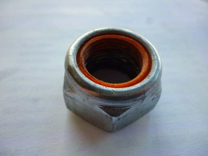 Tuerca perno patin bloque freno aire m.benz 912/914 - Imagen principal