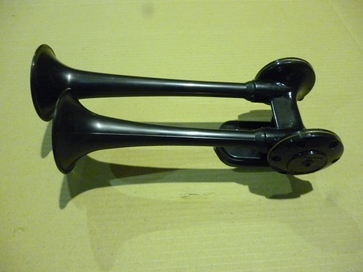 Bocina a aire polar dupla negra - Imagen principal