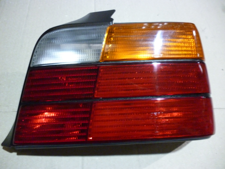 Faro trasero ambar rojo der - Imagen principal