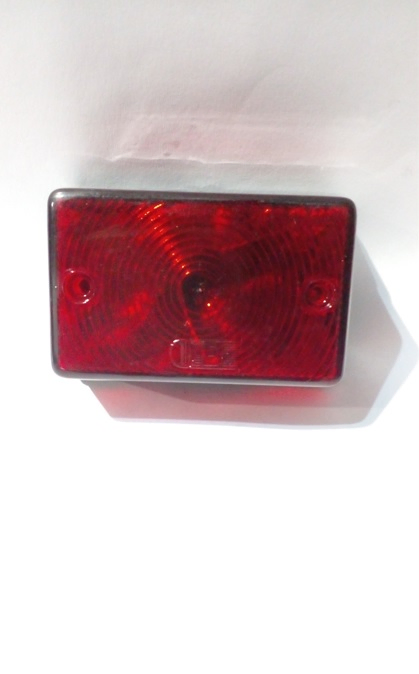 Faro lateral rectangular rojo con portalampara i/d - Imagen principal