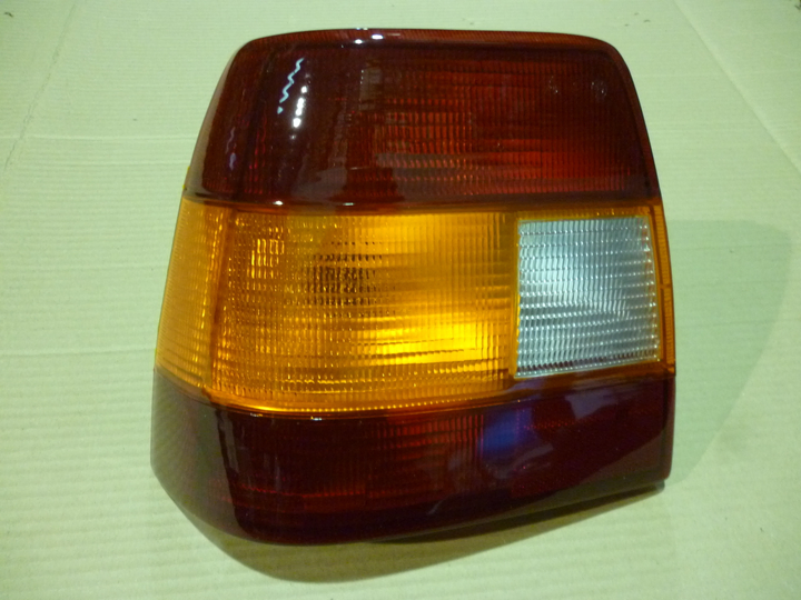 Faro trasero tricolor izq - Vista 2