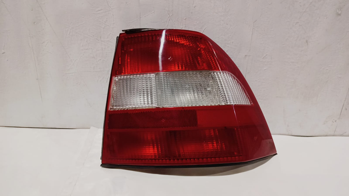 Faro trasero cristal rojo der - Imagen principal