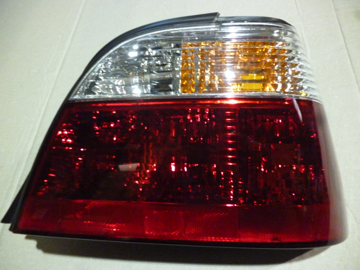 Faro trasero tricolor 4 ptas. der - Imagen principal