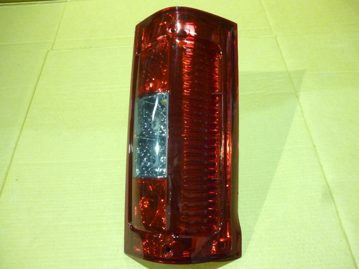Faro trasero cristal rojo der - Imagen principal