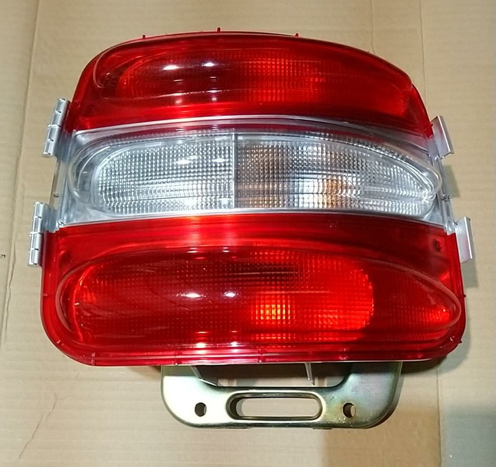 Faro trasero cristal rojo der - Imagen principal