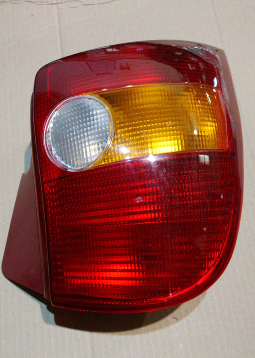 Faro trasero tricolor izq - Imagen principal