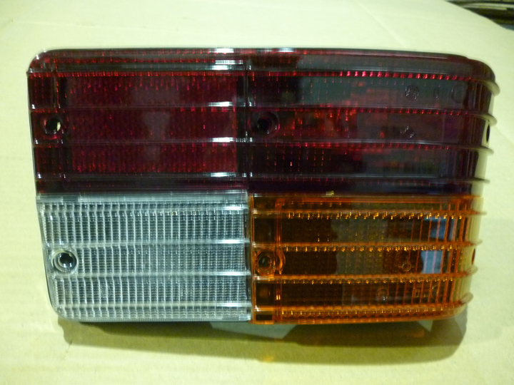 Faro trasero tricolor der - Imagen principal