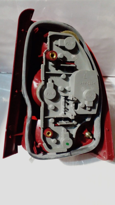 Faro trasero con portalampara izq - Vista 2