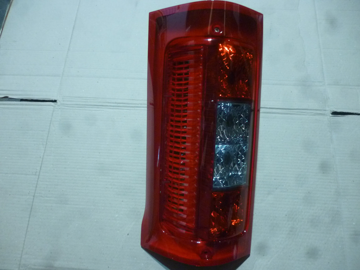 Faro trasero cristal rojo izq - Imagen principal