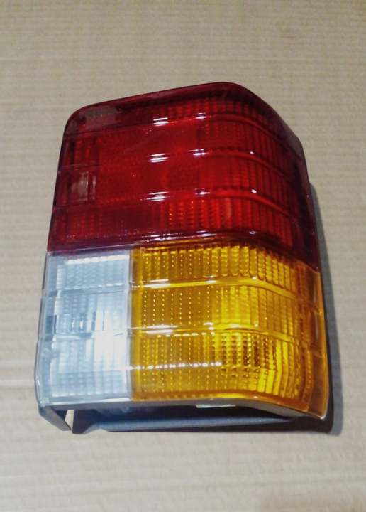 Faro trasero tricolor der - Imagen principal