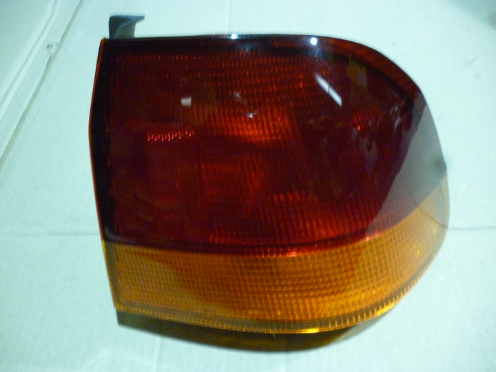 Faro trasero ambar rojo 4 ptas. der - Imagen principal