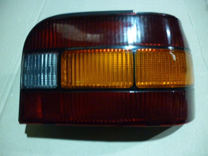 Faro trasero tricolor 4 ptas. der - Imagen principal