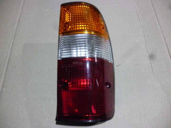 Faro trasero tricolor der - Imagen principal