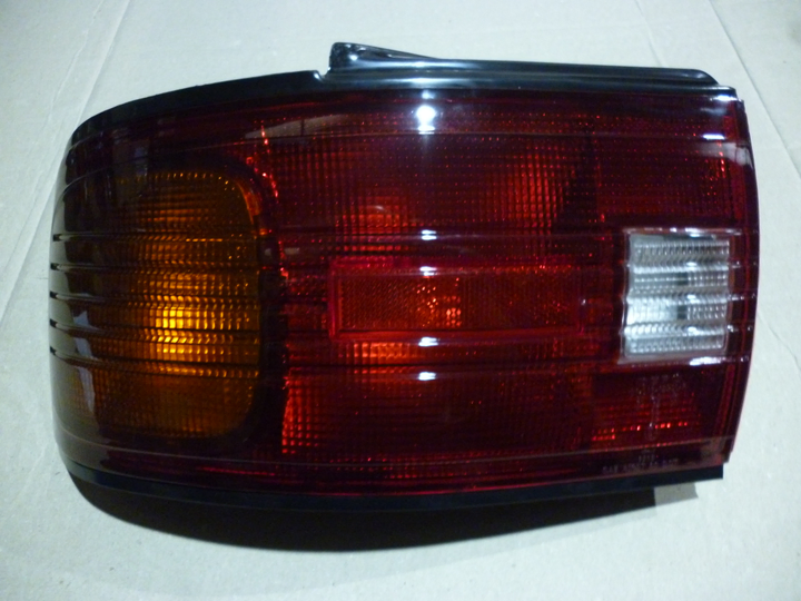 Faro trasero tricolor izq - Imagen principal