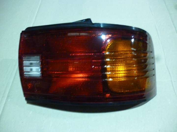 Faro trasero tricolor der - Imagen principal