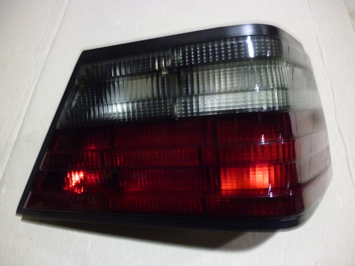 Faro trasero rojo fume izq - Imagen principal