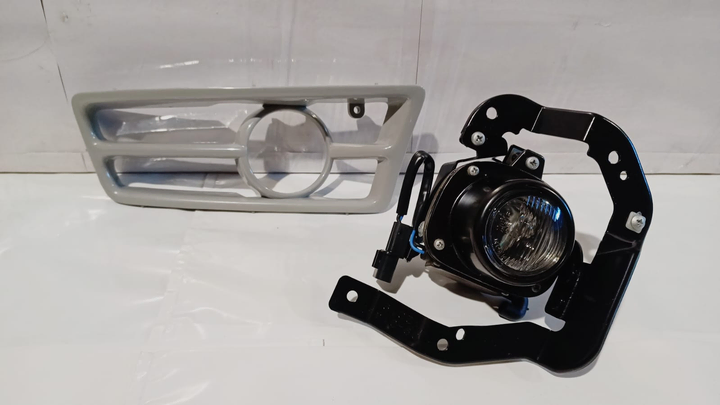 Faro aux/caminero p/golpe niebla cristal c/rejilla der - Imagen principal