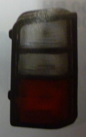 Faro trasero tricolor m/negro der - Imagen principal