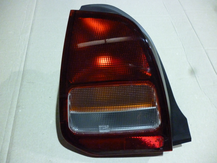 Faro trasero tricolor alto izq - Imagen principal