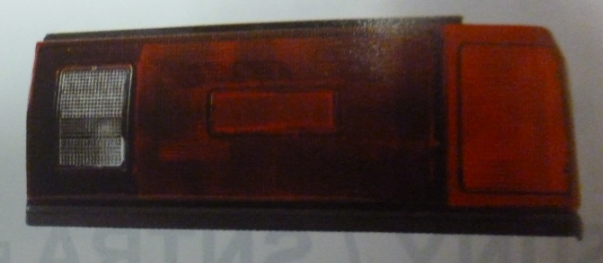 Faro trasero tricolor m/negro der - Imagen principal