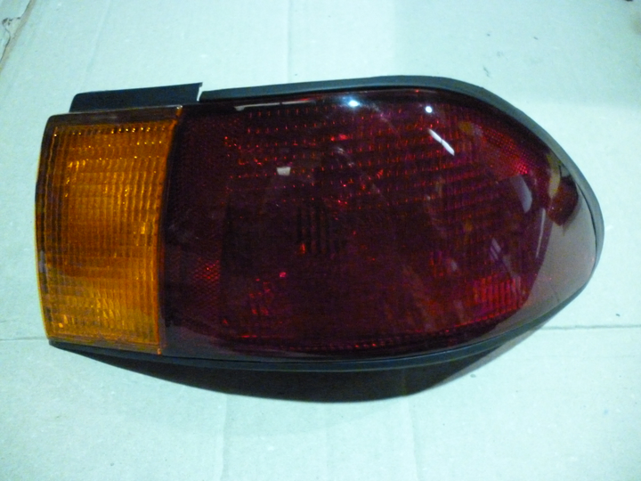 Faro trasero ambar rojo (modelo mexico) der - Imagen principal