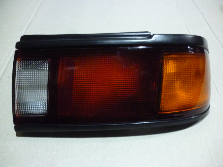 Faro trasero tricolor esquina ambar der - Imagen principal