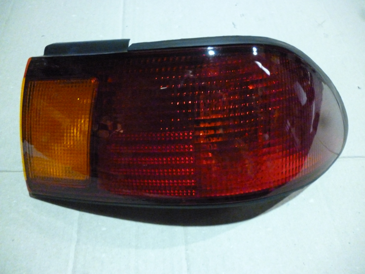 Faro trasero ambar rojo der - Imagen principal