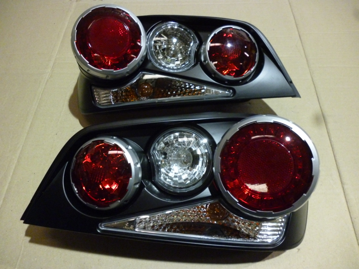 Tunning kit faro trasero 3 focos relieve fondo negro i/d - Imagen principal