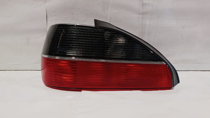 Faro trasero rojo fume c/vira 4p izq - Imagen principal