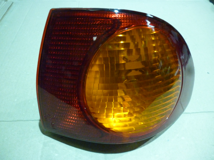 Faro trasero ambar rojo ext. der - Imagen principal