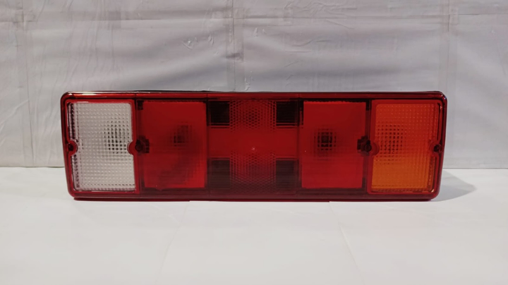 Faro trasero tricolor c/mat s/ficha c/cable conector i/d - Imagen principal