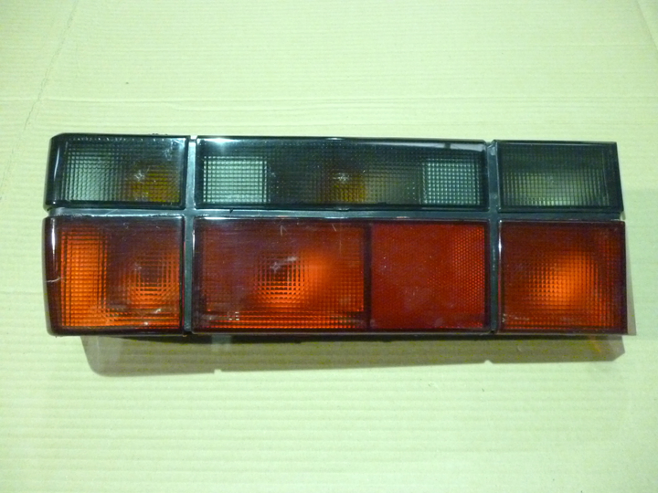 Faro trasero rojo fume acril. izq - Imagen principal