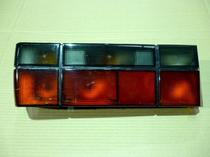 Faro trasero rojo fume acril. der - Imagen principal