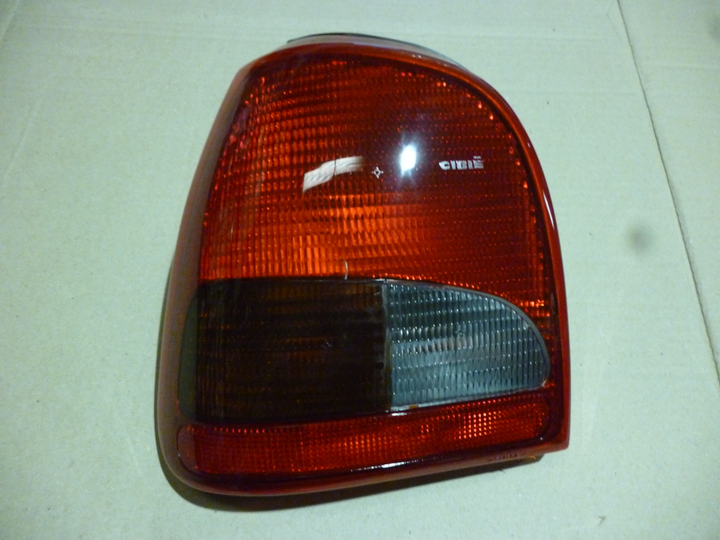 Faro trasero rojo fume izq - Imagen principal