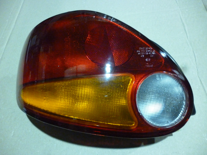 Faro trasero tricolor izq - Imagen principal