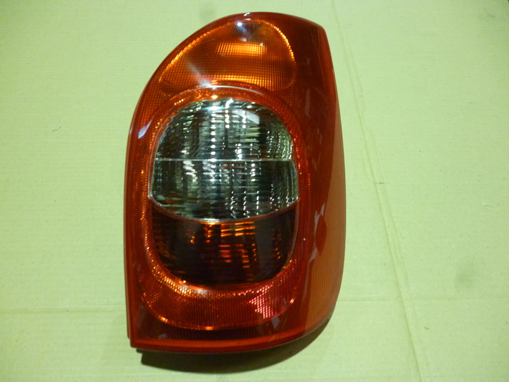 Faro trasero tricolor der - Imagen principal