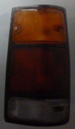 Faro trasero tricolor m/negro izq - Imagen principal