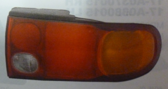 Faro trasero tricolor m/negro der - Imagen principal