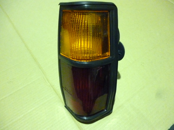 Faro trasero ambar rojo m/negro der - Imagen principal