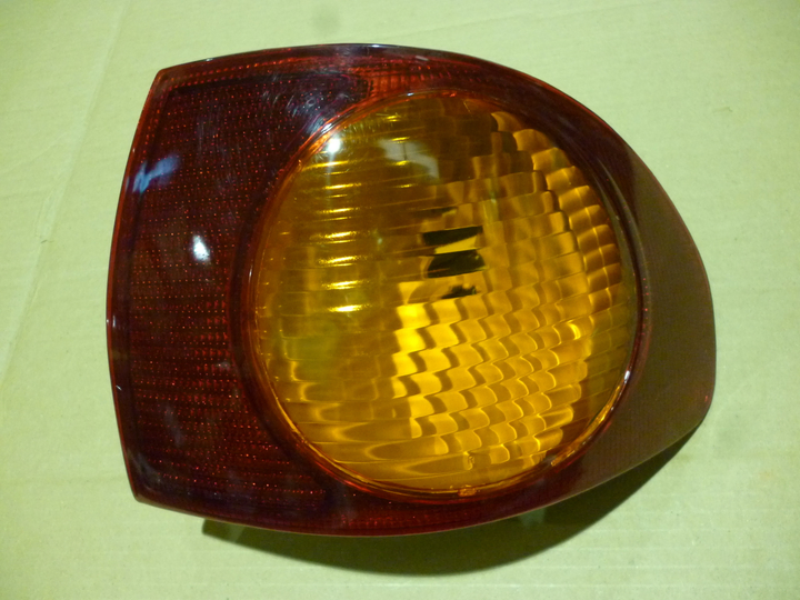 Faro trasero ambar rojo ext. der - Imagen principal