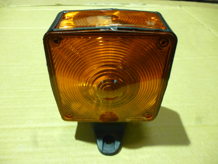 Señalero g/barro cuadrado ambar c/base doble faz i/d - Imagen principal