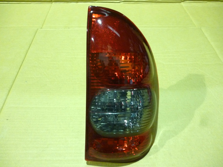 Faro trasero rojo fume 5 ptas izq - Imagen principal