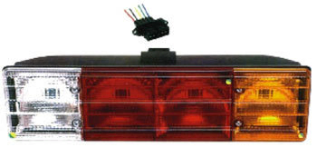 Faro trasero tricolor acanalado c/mat s/ficha conectora izq - Imagen principal