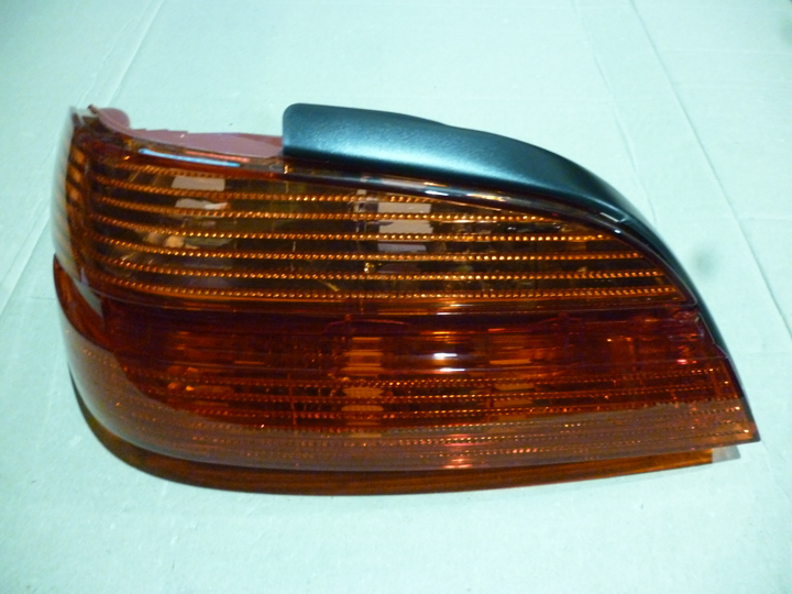 Faro trasero rojo izq - Imagen principal