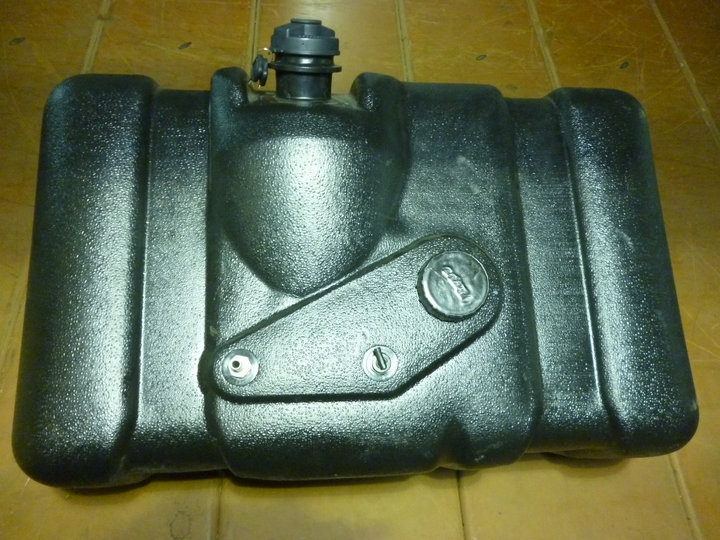 Tanque combustible plastico 210 lt rect. 0.99x0.62x0.435 - Imagen principal