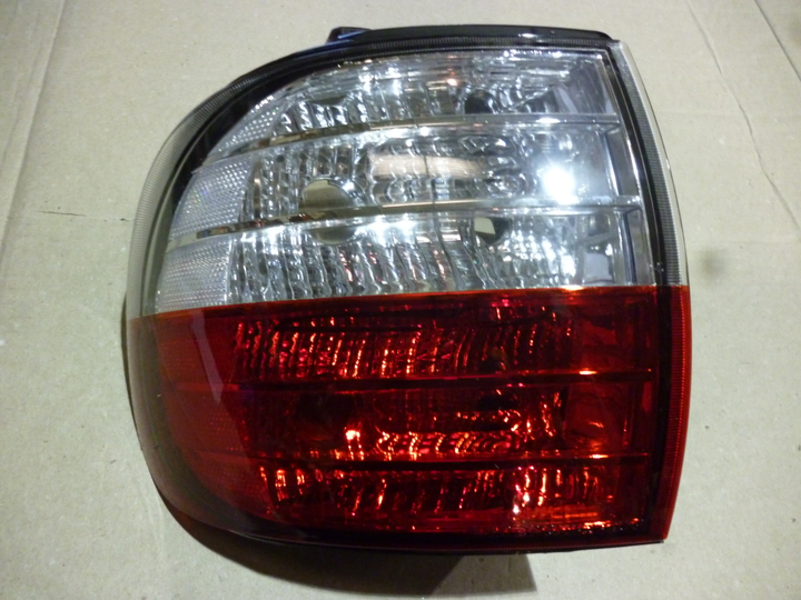 Faro trasero cristal rojo exterior izq - Imagen principal