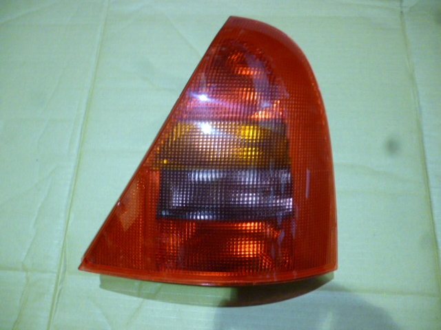 Faro trasero rojo 5 puertas der - Imagen principal