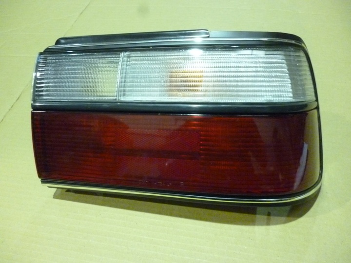 Faro trasero cristal rojo c/señ. cristal f/negro der - Imagen principal