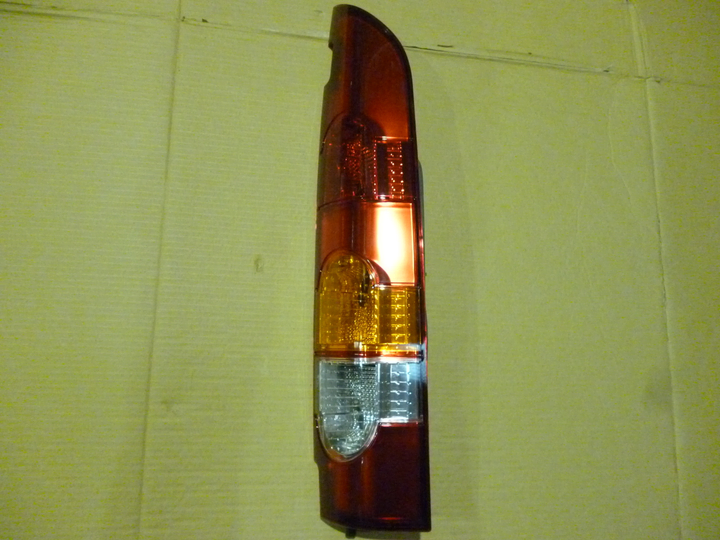 Faro c/ marcha atras banca 2 portones der - Imagen principal